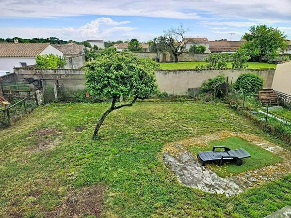 Au calme, fort potentiel pour tout type de projet!