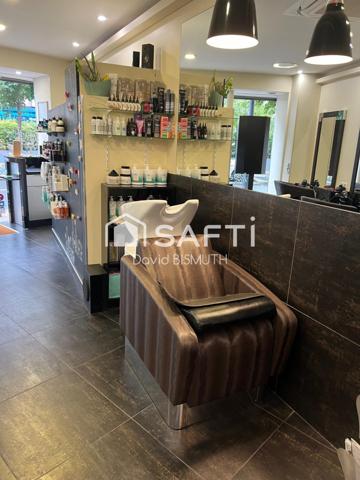 SALON DE COIFFURE A VENDRE DE 55 M2 Situé à COURBEVOIE AVENUE MARCEAU LOYER 800€/MOIS