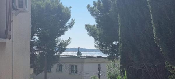 IMMEUBLE EN COPRO DE TROIS LOGEMENTS RENOVES JARDINS STATIONNEMENTS