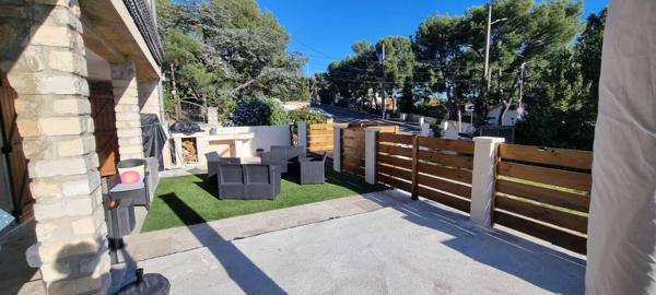 IMMEUBLE EN COPRO DE TROIS LOGEMENTS RENOVES JARDINS STATIONNEMENTS