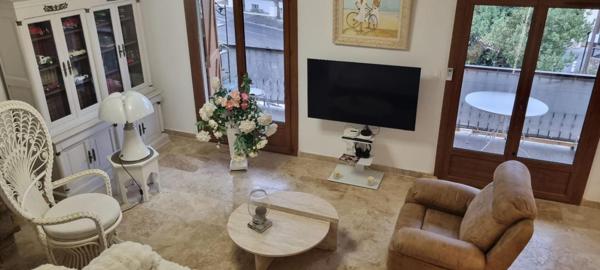 IMMEUBLE EN COPRO DE TROIS LOGEMENTS RENOVES JARDINS STATIONNEMENTS
