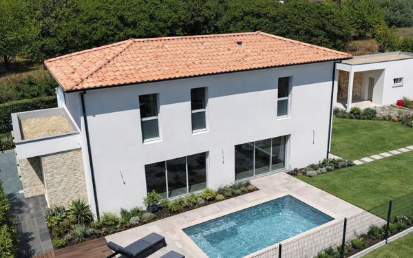 Maison à vendre    7 pièces •  Saint-Médard-en-Jalles