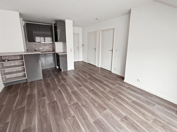 À LOUER - APPARTEMENT - MENNECY