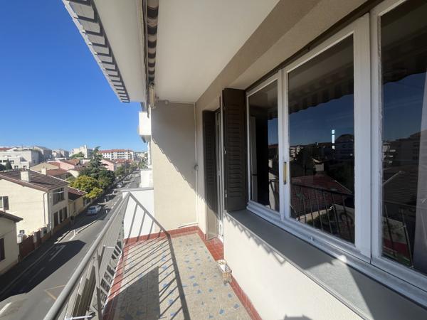 Appartement
         4 pièces
        - 80 m² Exclusivité 220 000 € *