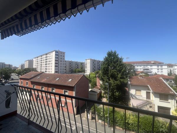 Appartement
         4 pièces
        - 80 m² Exclusivité 220 000 € *