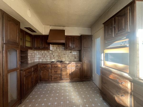 Appartement
         4 pièces
        - 80 m² Exclusivité 220 000 € *