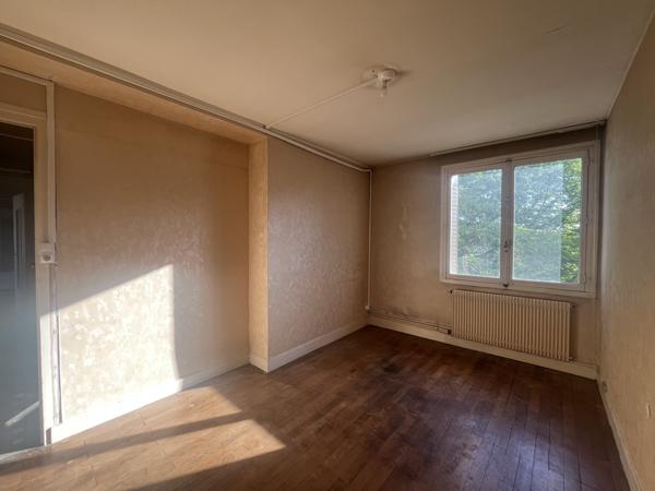 Appartement
         4 pièces
        - 80 m² Exclusivité 220 000 € *