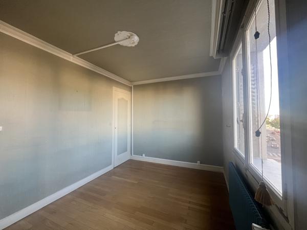 Appartement
         4 pièces
        - 80 m² Exclusivité 220 000 € *