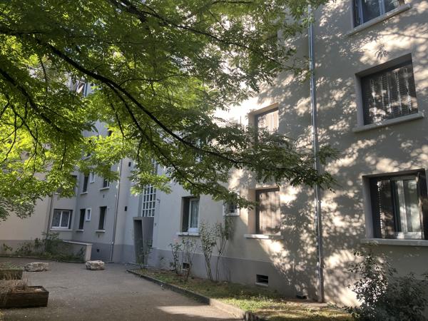 Appartement
         4 pièces
        - 80 m² Exclusivité 220 000 € *