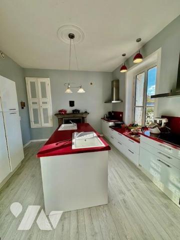 Nouveauté ! Maison de Maître de 286 m² sur 2 910 m² de terrain clos de murs. 