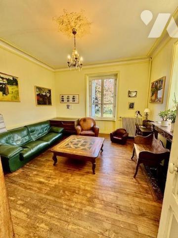 Nouveauté ! Maison de Maître de 286 m² sur 2 910 m² de terrain clos de murs. 