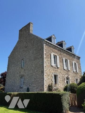 Nouveauté ! Maison de Maître de 286 m² sur 2 910 m² de terrain clos de murs. 