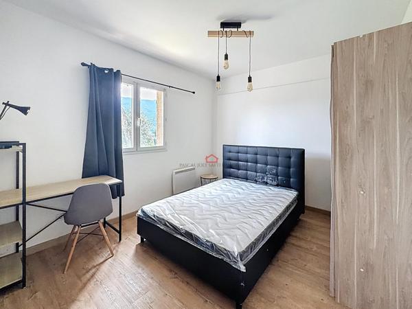 Maison avec appartement principal et dépendance