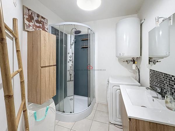 Maison avec appartement principal et dépendance