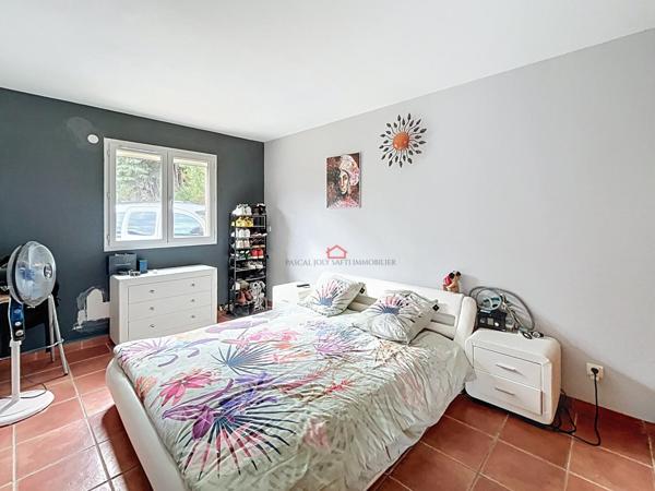 Maison avec appartement principal et dépendance