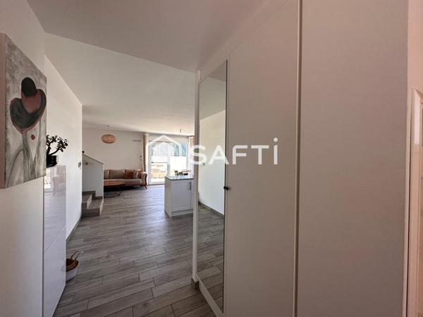 Maison contemporaine 2020 – 4 pièces, sous-sol aménageable et garage.