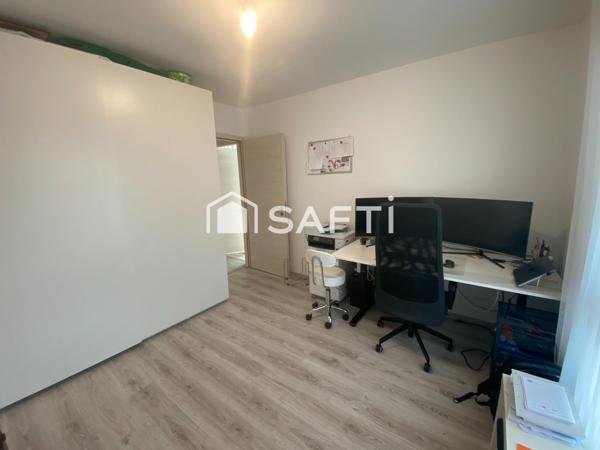 Maison contemporaine 2020 – 4 pièces, sous-sol aménageable et garage.