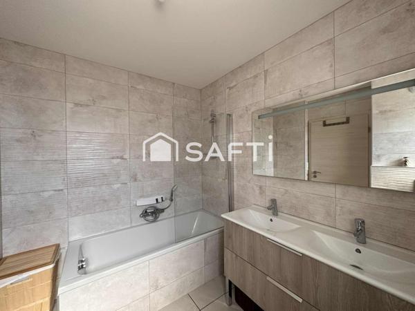 Maison contemporaine 2020 – 4 pièces, sous-sol aménageable et garage.