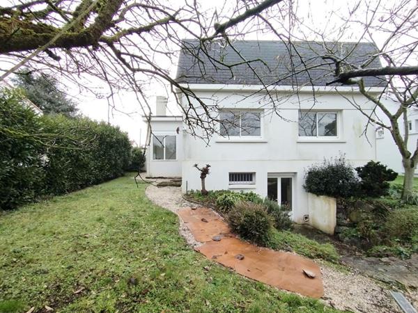 Maison, 240m² + annexes, bourg Loroux Bottereau (44430)