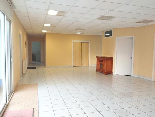 Maison, 240m² + annexes, bourg Loroux Bottereau (44430)