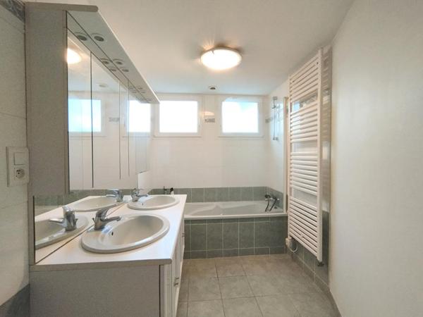 Maison, 240m² + annexes, bourg Loroux Bottereau (44430)