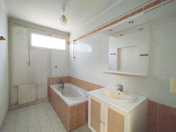 Maison, 240m² + annexes, bourg Loroux Bottereau (44430)