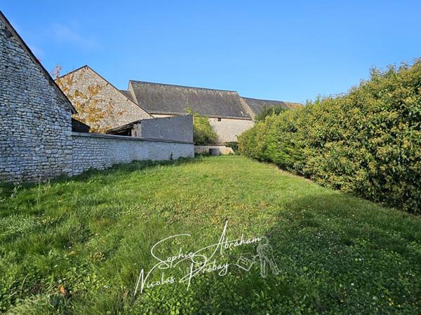 Maison rénovée, 3 chambres, garage et jardin clos de murs