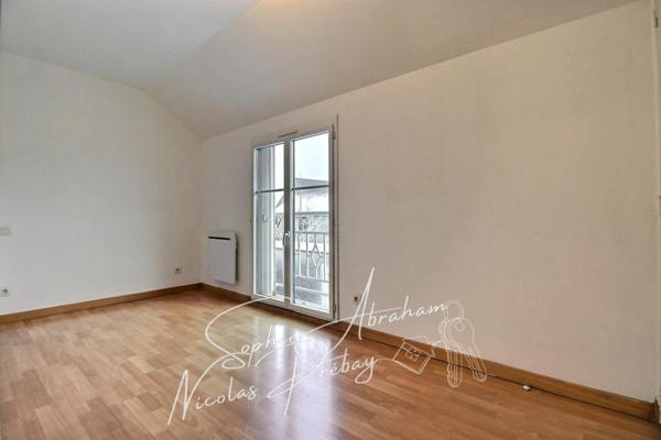 Maison rénovée, 3 chambres, garage et jardin clos de murs