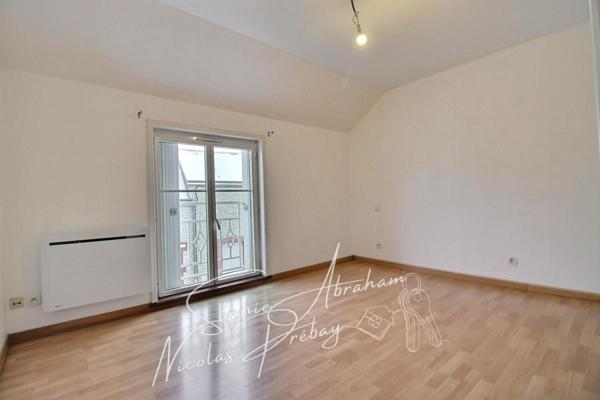 Maison rénovée, 3 chambres, garage et jardin clos de murs