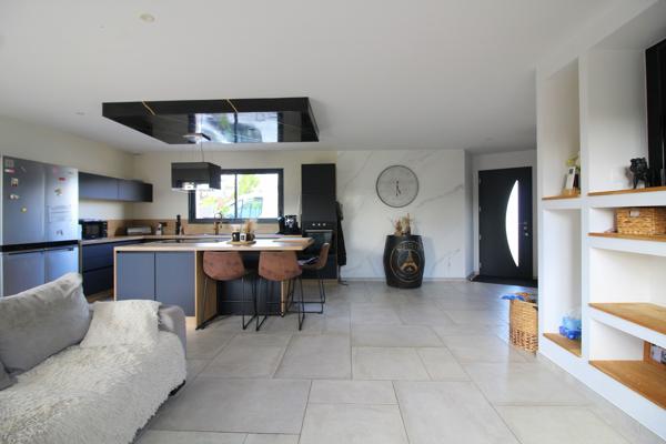 Maison
         5 pièces
        - 130 m² 335 000 € *