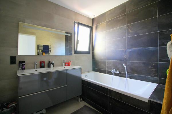 Maison
         5 pièces
        - 130 m² 335 000 € *