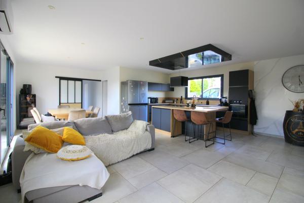 Maison
         5 pièces
        - 130 m² 335 000 € *