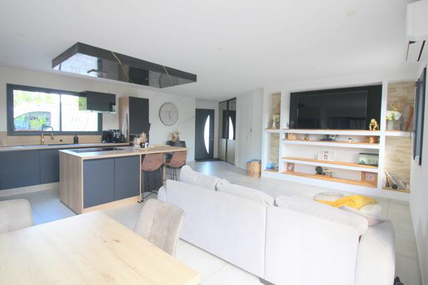 Maison
         5 pièces
        - 130 m² 335 000 € *