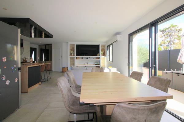 Maison
         5 pièces
        - 130 m² 335 000 € *