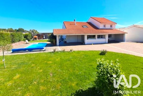 Maison à vendre 8 pièces 178 m² Breuil-Magné