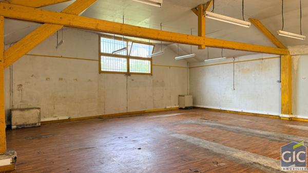LOCAL ACTIVITE 143 M²
