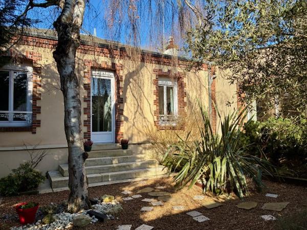 Dourdan (91410) La maison des années 30 et son extension.