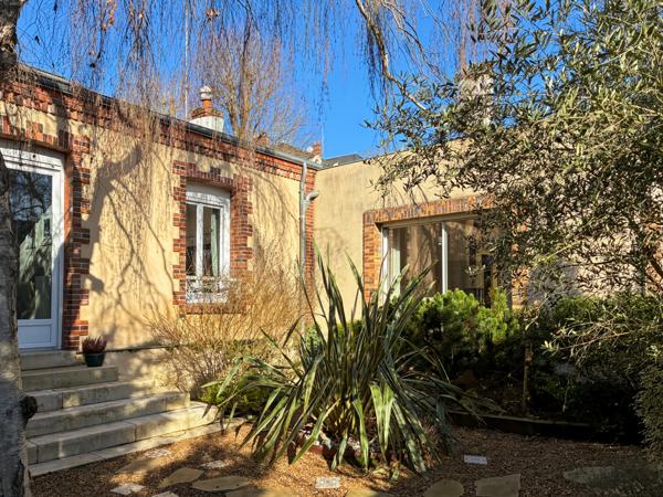 Dourdan (91410) La maison des années 30 et son extension.