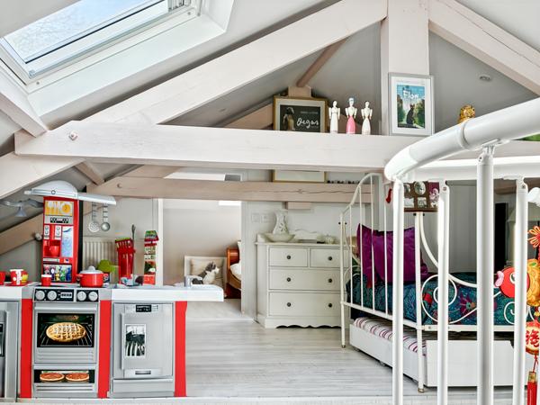 Dourdan (91410) La maison des années 30 et son extension.