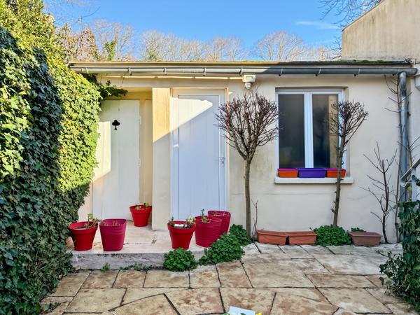 Dourdan (91410) La maison des années 30 et son extension.