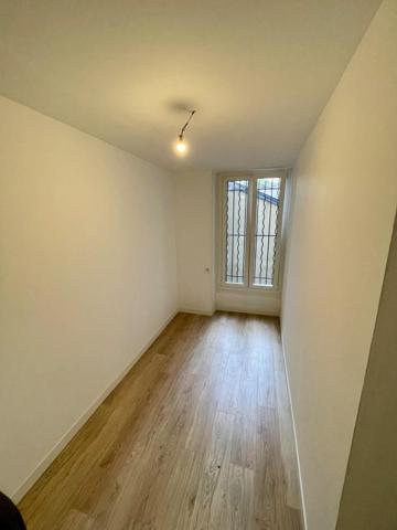 Deux pièces situé à port de Clichy