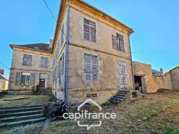 LORMES (Morvan) – Ancien hôtel particulier du XVIIIᵉ siècle – 780 m² de caractère à restaurer