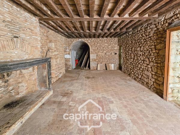 LORMES (Morvan) – Ancien hôtel particulier du XVIIIᵉ siècle – 780 m² de caractère à restaurer