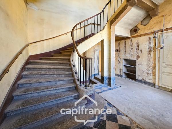 LORMES (Morvan) – Ancien hôtel particulier du XVIIIᵉ siècle – 780 m² de caractère à restaurer