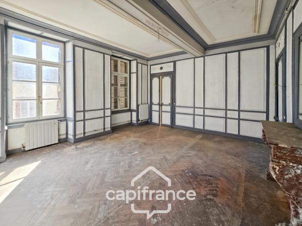 LORMES (Morvan) – Ancien hôtel particulier du XVIIIᵉ siècle – 780 m² de caractère à restaurer