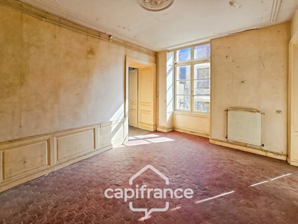LORMES (Morvan) – Ancien hôtel particulier du XVIIIᵉ siècle – 780 m² de caractère à restaurer