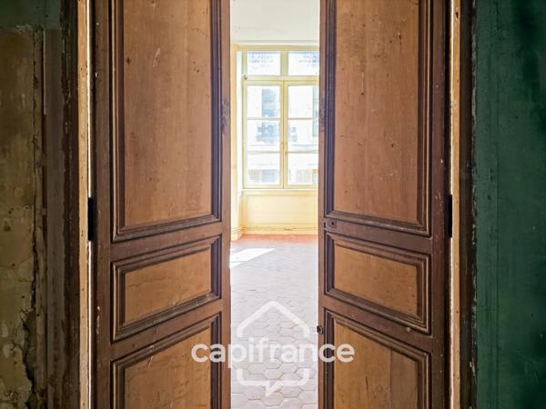 LORMES (Morvan) – Ancien hôtel particulier du XVIIIᵉ siècle – 780 m² de caractère à restaurer