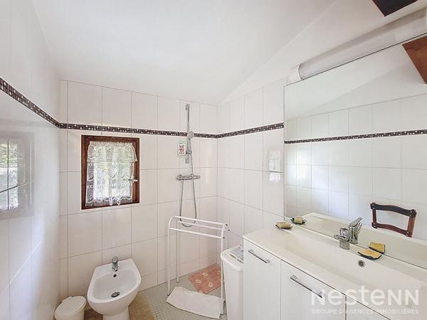 A Vendre Maison de ville en pierre de 123 m² habitable de plain-pied à proximité immédiate des commodités