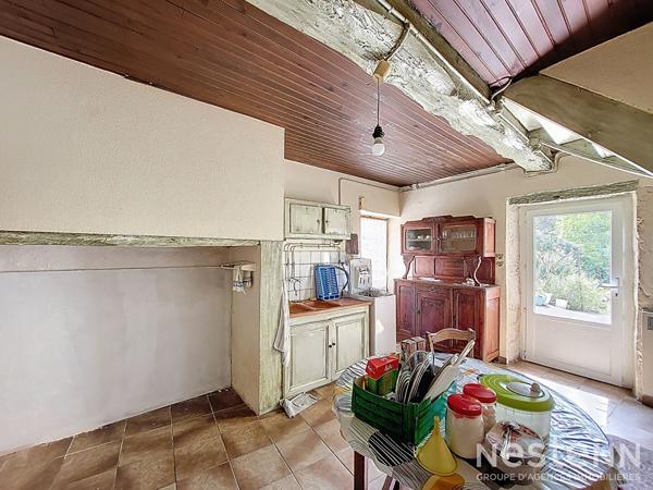 A Vendre Maison de ville en pierre de 123 m² habitable de plain-pied à proximité immédiate des commodités