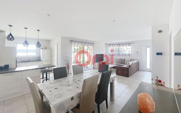 Maison à vendre    4 pièces •  Pia